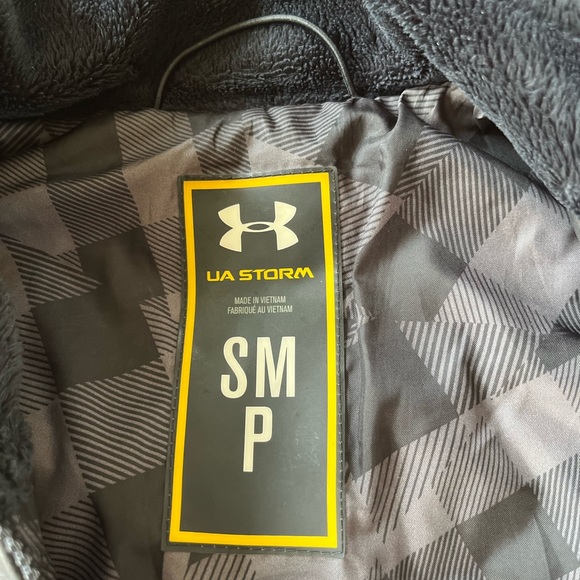 Under Armour Vest - Picture 2 of 7